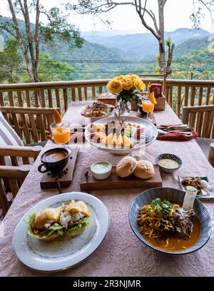 Luxusfrühstück in den Bergen von Chiang Mai Thailand, Luxusfrühstück mit Chiang Mai Curry Stockfoto