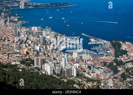 Monaco - 24/05/2023, die Skyline der Stadt und der Hafen von Monaco, von oben gesehen während der Formel 1 Grand Prix de Monaco 2023, 6. Runde der Formel-1-Weltmeisterschaft 2023 vom 26. Bis 28. Mai 2023 auf dem Circuit de Monaco, in Monaco - Foto: Florent Gooden/DPPI/LiveMedia Stockfoto