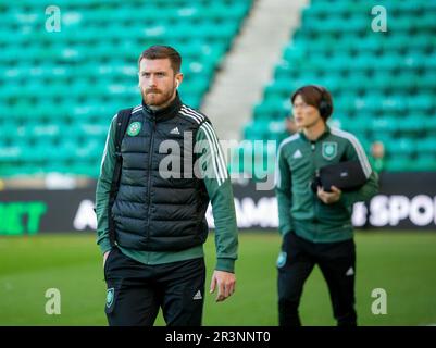 24. Mai 2023; Easter Road, Edinburgh, Schottland: Scottish Premiership Football, Hibernian gegen Celtic; Anthony Ralston von Celtic trifft am Pitchside ein Stockfoto