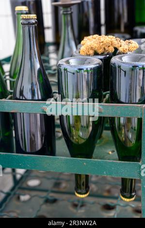 Alte Ausrüstung für die Herstellung von Champagner-Sekt aus chardonnay und Pinor Noir-Trauben im Grand Cru Village Oger, Champagner, Frankreich Stockfoto