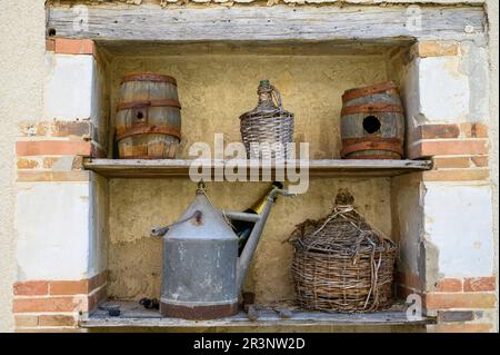 Alte Ausrüstung für die traditionelle Herstellung von Champagner-Sekt aus chardonnay und Pinor Noir-Trauben in Epernay, Champagner, Frankreich Stockfoto