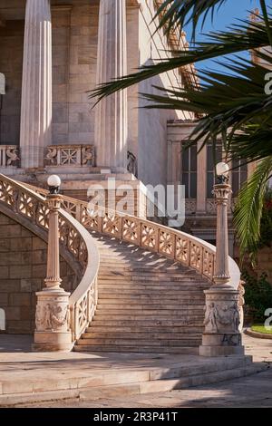 Griechische Nationalbibliothek - Neoklassizistisches Gebäude in Athen Stockfoto