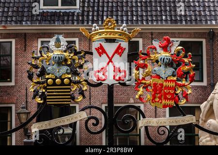 Niederlande, Leiden Wappen, Eingang des Schlosses Stockfoto