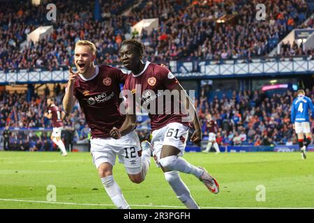 Glasgow, Großbritannien. 24. Mai 2023. Ibrox Park. 24. Mai 2023 Cinch-Premiership. Rangers gegen Herzen. Hearts Garang Kuol trifft und feiert seinen Last-Minute-Equalizer und sein erstes Herzziel ( Kredit: David Mollison/Alamy Live News Stockfoto