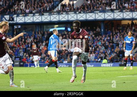 Glasgow, Großbritannien. 24. Mai 2023. Ibrox Park. 24. Mai 2023 Cinch-Premiership. Rangers gegen Herzen. Hearts Garang Kuol trifft und feiert seinen Last-Minute-Equalizer und sein erstes Herzziel ( Kredit: David Mollison/Alamy Live News Stockfoto