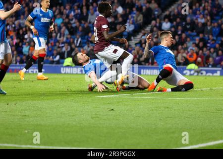 Glasgow, Großbritannien. 24. Mai 2023. Ibrox Park. 24. Mai 2023 Cinch-Premiership. Rangers gegen Herzen. Hearts Garang Kuol trifft und feiert seinen Last-Minute-Equalizer und sein erstes Herzziel ( Kredit: David Mollison/Alamy Live News Stockfoto