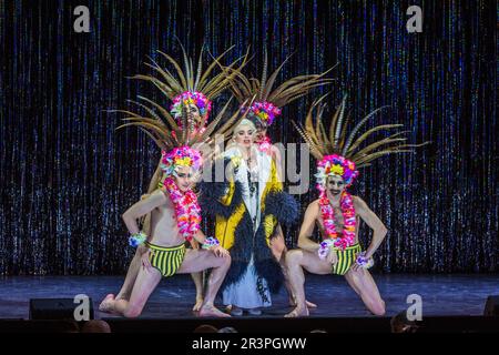 Barbara Spitz in All-Singing, All-Dancing Yiddish Revue von Barrie Kosky Stockfoto