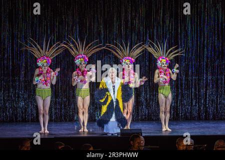 Barbara Spitz in All-Singing, All-Dancing Yiddish Revue von Barrie Kosky Stockfoto