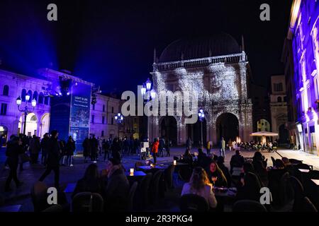 Brescia, Italien. 15. Februar 2023. Eine allgemeine Übersicht über eine Installation anlässlich der Eröffnung des Festival Light is Life anlässlich des Bergamo Brescia, der italienischen Kulturhauptstadt 2023 in Brescia am 14. Februar 2023 in Mailand, Italien. (Foto von Alessandro Bremec/NurPhoto)0 Kredit: NurPhoto SRL/Alamy Live News Stockfoto