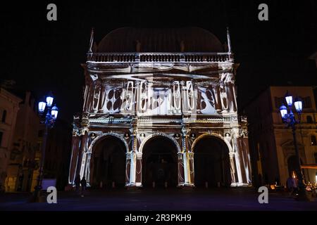 Brescia, Italien. 15. Februar 2023. Eine allgemeine Übersicht über eine Installation anlässlich der Eröffnung des Festival Light is Life anlässlich des Bergamo Brescia, der italienischen Kulturhauptstadt 2023 in Brescia am 14. Februar 2023 in Mailand, Italien. (Foto von Alessandro Bremec/NurPhoto)0 Kredit: NurPhoto SRL/Alamy Live News Stockfoto