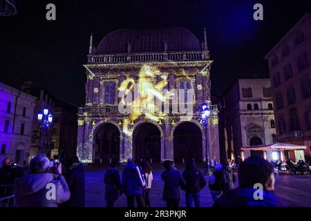 Brescia, Italien. 15. Februar 2023. Eine allgemeine Übersicht über eine Installation anlässlich der Eröffnung des Festival Light is Life anlässlich des Bergamo Brescia, der italienischen Kulturhauptstadt 2023 in Brescia am 14. Februar 2023 in Mailand, Italien. (Foto von Alessandro Bremec/NurPhoto)0 Kredit: NurPhoto SRL/Alamy Live News Stockfoto