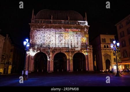 Brescia, Italien. 15. Februar 2023. Eine allgemeine Übersicht über eine Installation anlässlich der Eröffnung des Festival Light is Life anlässlich des Bergamo Brescia, der italienischen Kulturhauptstadt 2023 in Brescia am 14. Februar 2023 in Mailand, Italien. (Foto von Alessandro Bremec/NurPhoto)0 Kredit: NurPhoto SRL/Alamy Live News Stockfoto