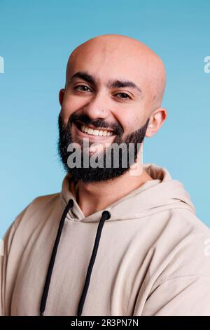 Ein lächelndes Porträt eines jungen araber Stockfoto