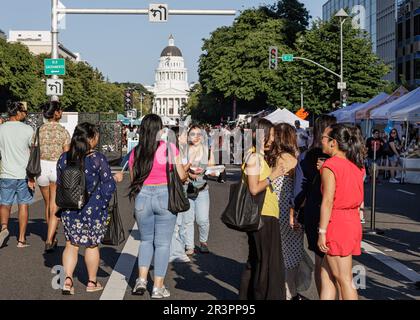 Sacramento, Usa. 20. Mai 2023. Kalifornianer genießen den AAPI Night Market im Sacramento State Capitol im Rahmen der im Mai stattfindenden Feierlichkeiten im asiatisch-amerikanischen Pacific Islander Heritage Month. (Foto: Penny Collins/NurPhoto) Guthaben: NurPhoto SRL/Alamy Live News Stockfoto