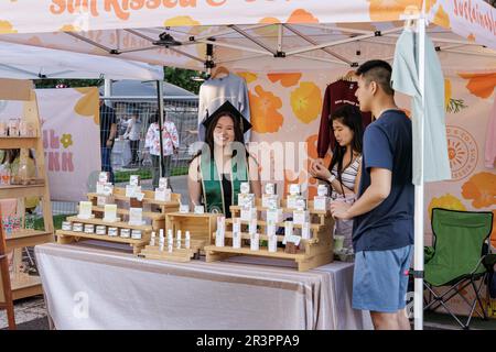 Sacramento, Usa. 19. Mai 2023. Kalifornianer genießen den AAPI Night Market im Sacramento State Capitol im Rahmen der im Mai stattfindenden Feierlichkeiten im asiatisch-amerikanischen Pacific Islander Heritage Month. (Foto: Penny Collins/NurPhoto) Guthaben: NurPhoto SRL/Alamy Live News Stockfoto