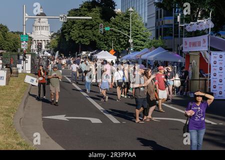 Sacramento, Usa. 19. Mai 2023. Kalifornianer genießen den AAPI Night Market im Sacramento State Capitol im Rahmen der im Mai stattfindenden Feierlichkeiten im asiatisch-amerikanischen Pacific Islander Heritage Month. (Foto: Penny Collins/NurPhoto) Guthaben: NurPhoto SRL/Alamy Live News Stockfoto