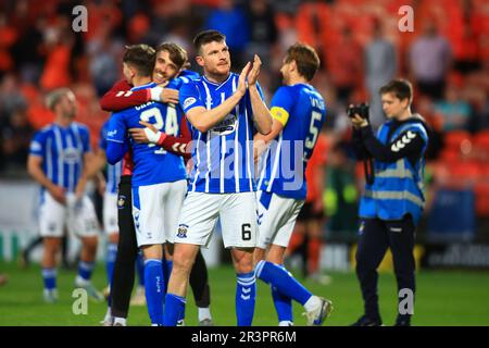24. Mai 2023; Tannadice Park, Dundee, Schottland: Scottish Premiership Football, Dundee United gegen Kilmarnock; Chris Stokes von Kilmarnock applaudiert den Fans am Ende des Spiels Stockfoto