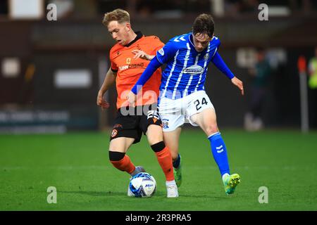 24. Mai 2023; Tannadice Park, Dundee, Schottland: Scottish Premiership Football, Dundee United gegen Kilmarnock; Luke Chambers aus Kilmarnock wird von Kai Fotheringham aus Dundee United angegriffen Stockfoto
