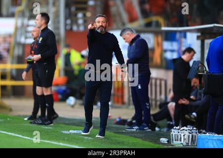 24. Mai 2023; Tannadice Park, Dundee, Schottland: Scottish Premiership Football, Dundee United gegen Kilmarnock; Kilmarnock Manager Derek McInnes weist den Weg nach vorn Stockfoto