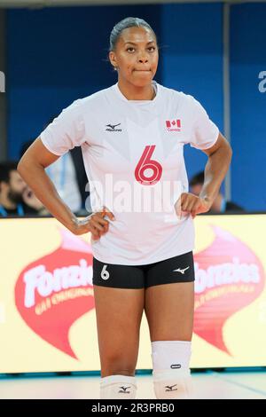 Lanciano, Italien. 23. Mai 2023. Jazmine White of Canada wurde während des DHL Test Match Tournament in Lanciano beim Frauen-Volleyball zwischen Italien und Kanada gesehen. Die italienische Nationalmannschaft schlägt Kanada mit einem Ergebnis von 3-1 Punkten (Foto von Elena Vizzoca/SOPA Images/Sipa USA). Guthaben: SIPA USA/Alamy Live News Stockfoto