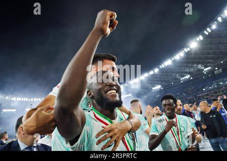 Rom, Italie. 24. Mai 2023. Romelu Lukaku von Internazionale feiert den Sieg am Ende des italienischen Pokals, Coppa Italia, Endspiel zwischen ACF Fiorentina und FC Internazionale am 24. Mai 2023 im Stadio Olimpico in Rom, Italien - Photo Federico Proietti/DPPI Credit: DPPI Media/Alamy Live News Stockfoto