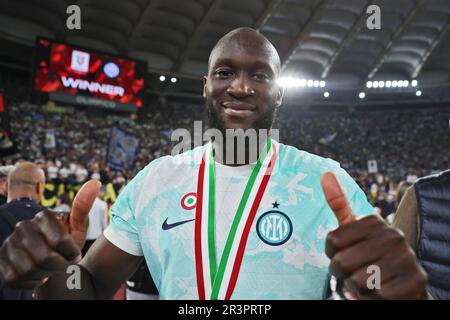Rom, Italie. 24. Mai 2023. Romelu Lukaku von Internazionale feiert den Sieg am Ende des italienischen Pokals, Coppa Italia, Endspiel zwischen ACF Fiorentina und FC Internazionale am 24. Mai 2023 im Stadio Olimpico in Rom, Italien - Photo Federico Proietti/DPPI Credit: DPPI Media/Alamy Live News Stockfoto