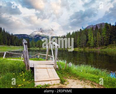 Alpine Sommer Seeblick Stockfoto