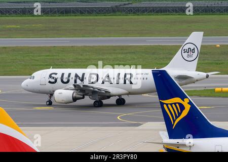 schwechat, österreich, 18. Mai 2023, 9A-ZAG Sundair Airbus A319-100 am internationalen Flughafen wien Stockfoto