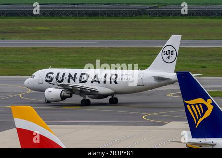 schwechat, österreich, 18. Mai 2023, 9A-ZAG Sundair Airbus A319-100 am internationalen Flughafen wien Stockfoto