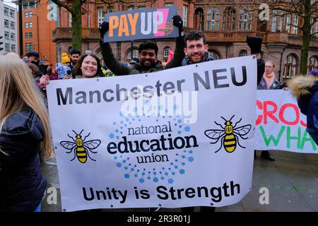 Manchester, Großbritannien. 1. Februar 2023 Gewerkschaften General Public protestiert gegen das Gesetz der Konservativen, um ihr Streikrecht einzuschränken Stockfoto