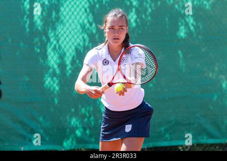 ZANDVOORT, NIEDERLANDE - MAI 24: Jasmijn Gimbrére von Baarn Lead Healthcare in Aktion während des Eredivisie Tennis Match zwischen T.C. Zandvoort und Baarn 1 im Tennispark De Glee am 24. Mai 2023 in Zandvoort, Niederlande (Foto: Kees Kuijt/Orange Pictures) Stockfoto