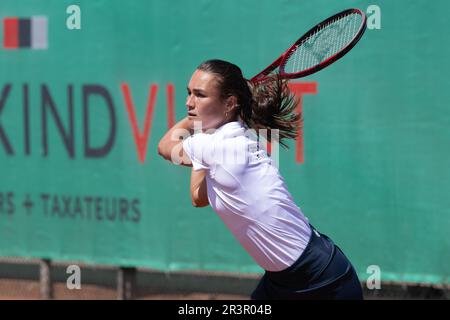 ZANDVOORT, NIEDERLANDE - MAI 24: Jasmijn Gimbrére von Baarn Lead Healthcare in Aktion während des Eredivisie Tennis Match zwischen T.C. Zandvoort und Baarn 1 im Tennispark De Glee am 24. Mai 2023 in Zandvoort, Niederlande (Foto: Kees Kuijt/Orange Pictures) Stockfoto