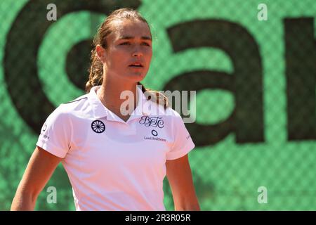 Zandvoort, Niederlande. 24. Mai 2023. ZANDVOORT, NIEDERLANDE - MAI 24: Jasmijn Gimbrére von Baarn Lead Healthcare in Aktion während des Eredivisie Tennis Match zwischen T.C. Zandvoort und Baarn 1 im Tennispark De Glee am 24. Mai 2023 in Zandvoort, Niederlande (Foto von Kees Kuijt/Orange Pictures) Guthaben: Orange Pics BV/Alamy Live News Stockfoto