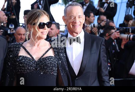 Cannes, Frankreich. 23. Mai 2023. Rita Wilson, Tom Hanks, besuchen den roten Teppich „Asteroid City“ beim 76. Jährlichen Filmfestival in Cannes im Palais des Festivals am 23. Mai 2023 in Cannes, Frankreich. Foto: DGP/imageSPACE Credit: Imagespace/Alamy Live News Stockfoto