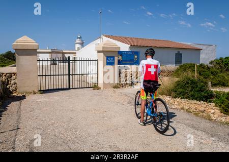 Radsportler in Cap Blanc Leuchtturm, Llucmajor, Mallorca, Balearen, Spanien. Stockfoto