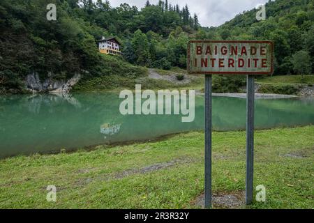 Garganta de Kakueta, Sainte-Enak<unk>, región de Aquitania, departamento de Pirineos Atlánticos, Francia. Stockfoto