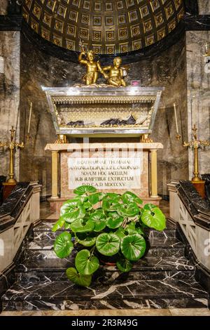 Panteon De Santa Catalina Thomas - Valldemossa, 1533 - Palma 1574 -, Iglesia de Santa Magdalena, fundada en el siglo XIV y reconstruida en 1740, Palma, Mallorca, Balearen, Spanien. Stockfoto