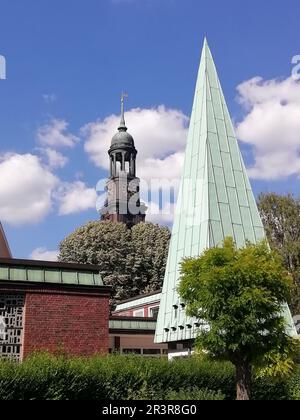 Norwegische Seemannskirche und der Michel in Hamburg Stockfoto