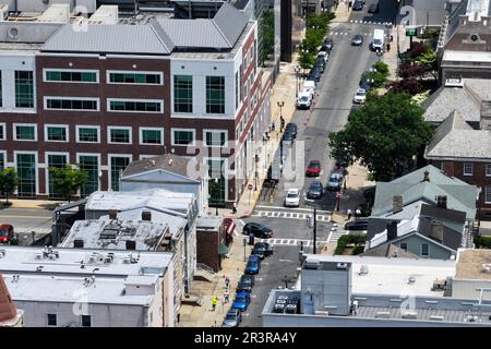 Das Middlesex County Courthouse bietet einen unvergleichlichen Blick auf die Innenstadt von New Brunswick, NJ Stockfoto