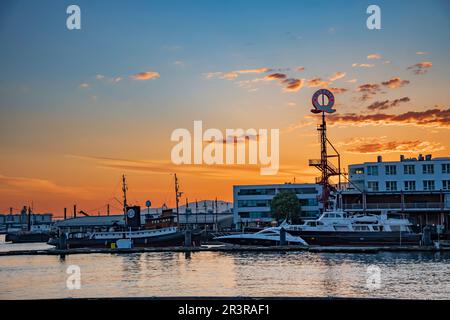 Yachten, die bei den Shipyards in North Vancouver, British Columbia, Kanada, gefesselt sind Stockfoto