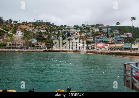 Die Stadt Avalon ist das wichtigste Bevölkerungszentrum auf Catalina Island, Kalifornien, USA. Stockfoto