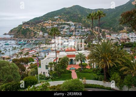 Die Stadt Avalon ist das wichtigste Bevölkerungszentrum auf Catalina Island, Kalifornien, USA. Stockfoto