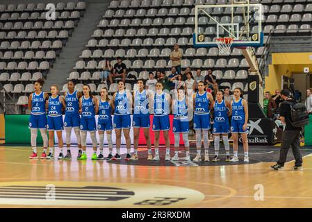 Vigo, Spanien. 24. Mai 2023. Die italienische Frauenmannschaft des Vorbereitungsturniers, die von den Spielern zusammengestellt wird. Jazmine keys, LLaria Panzera, Olvis fruto Andre, Silvia Pastrello, Mariella santucci, Sara Madera, Valeria Trucco, cecilia Sandalacini, Costanza Verona, Martina Vestagno, Nicole elaine Romeo, Matilde Villa. Bei der Präsentation vor dem Spielbeginn. Kredit: xan gasalla / Alamy Live News Stockfoto