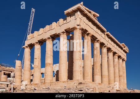 Parthenon - ehemaliger Tempel auf der Akropolis in Athen, Griechenland, der der Göttin Athena gewidmet war Stockfoto