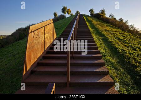 Treppe zum Aussichtspunkt Neuer Kaiserberg, Dortmund, Nordrhein-Westfalen, Deutschland, Europa Stockfoto