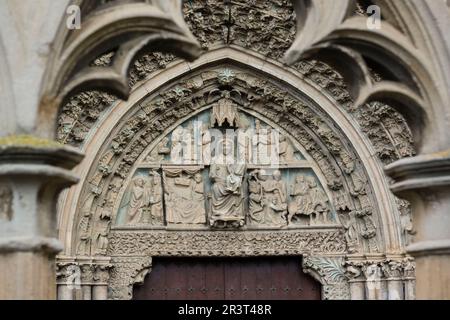 Portada Labrada, Iglesia de Santa Maria, Siglo XIII, Olite, Comunidad foral de Navarra, Spanien. Stockfoto