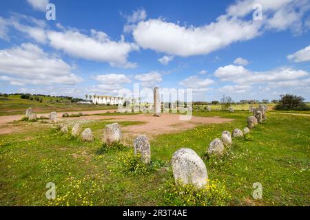 Conjunto de menhires, Crómlech de Levante, Monsaraz, Alentejo, Portugal. Stockfoto