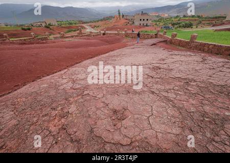 Dinosaurier-Fußabdrücke, mittelliches bis oberes jura, Geopark Iouaridene, Beni Mellal-Khenifra, Atlasgebirge, marokko, afrika. Stockfoto