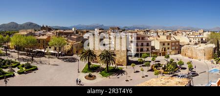 Puerta de Xara, - Puerta del Moll-, plaza Carles V, muralla Mittelalterliche, siglo XIV, Alcudia, Mallorca, Balearen, Spanien. Stockfoto