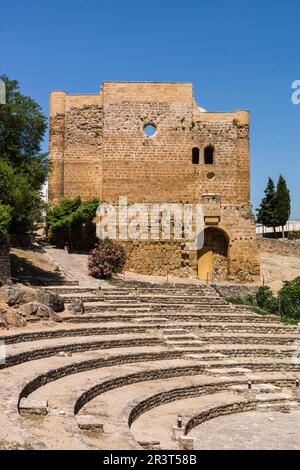 Renacentista Iglesia de Santo Domingo, Castillo de La Iruela, origenes Almohade, construido sobre cimientos pre-bereberes, La Iruela, Valle del Guadalquivir, Parque Natural Sierras de Cazorla, Segura y Las Villas, Jaen, Andalusien, Spanien. Stockfoto